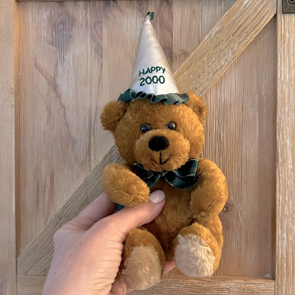❤️3/$25 VINTAGE Bear 2000 Happy New Year